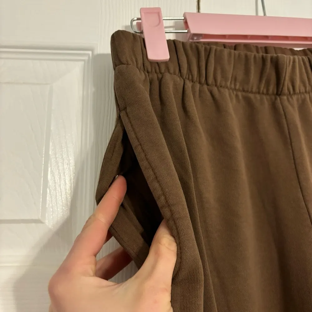 Brandy Melville John Galt Brown Rosa Sweatpants - Image 5