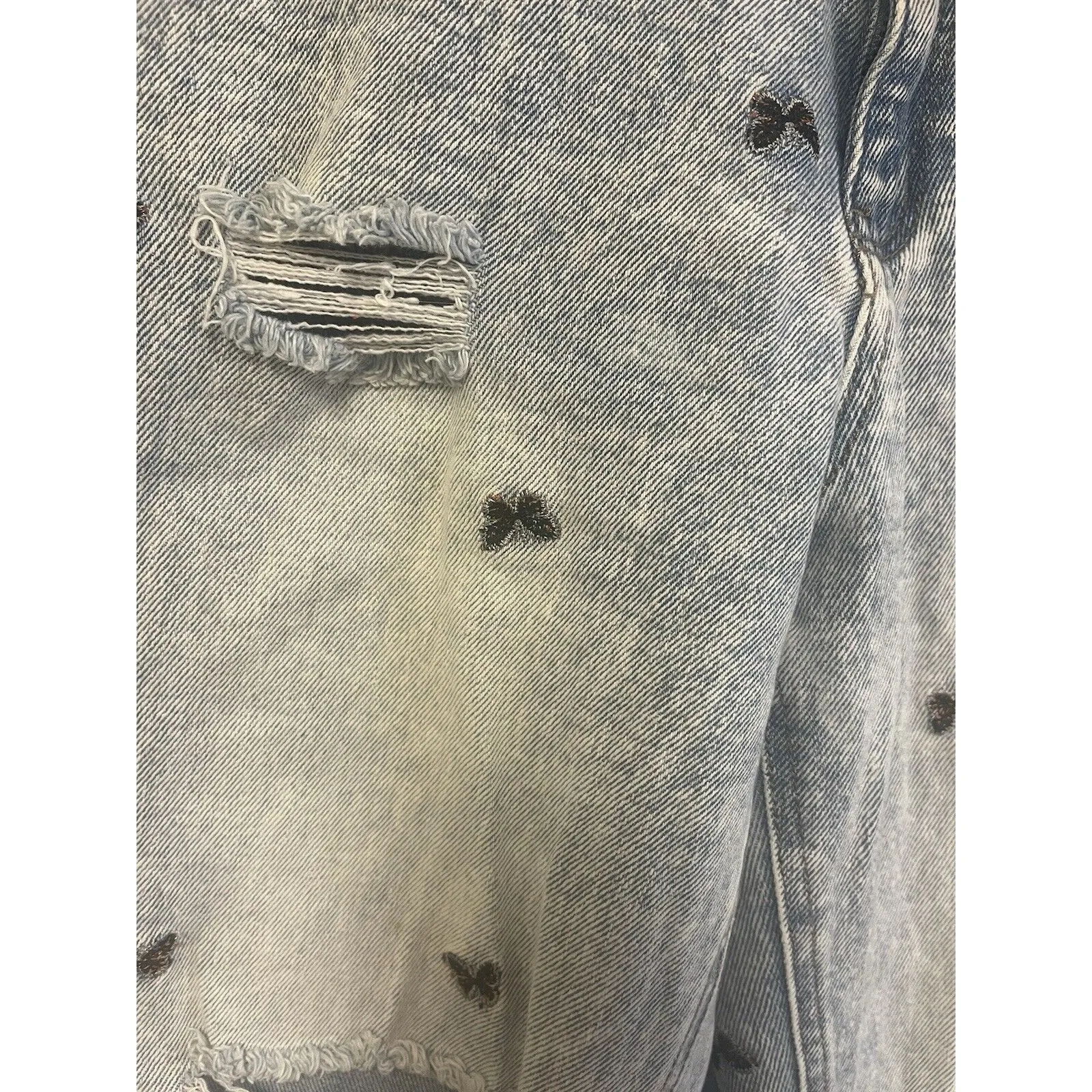 Tinseltown Light Wash Distressed Embroidered Butterfly Raw Hem Skinny Jeans‎ 7 - Image 5