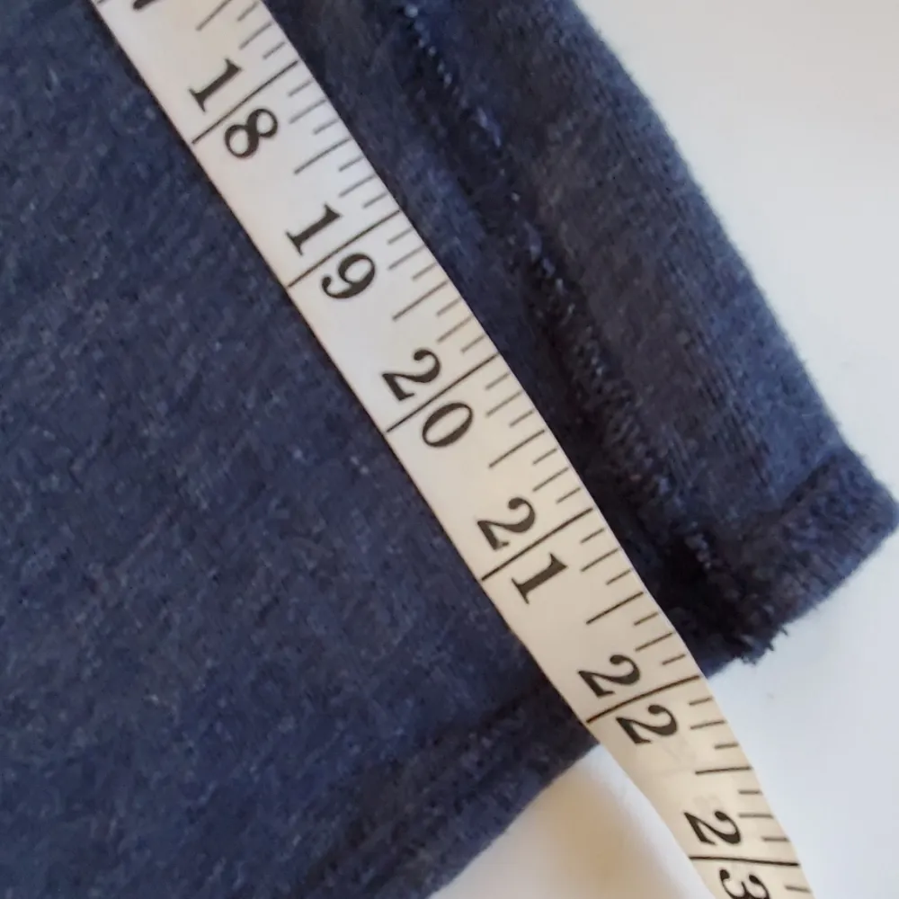 Gilly Hicks sweatshirt size medium - Image 6