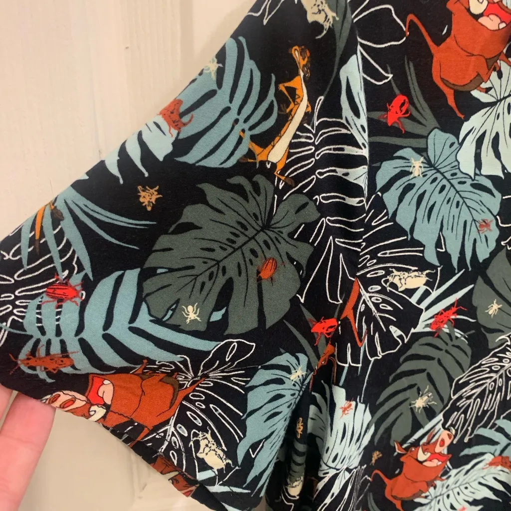 Disney Her Universe Simba’s Timon & Pumbaa Cropped Small Blouse.      2553 - Image 2