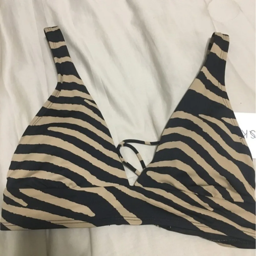 Skye Watamu Isabella Triangle woman’s size small animal print bikini top NWT - Image 1