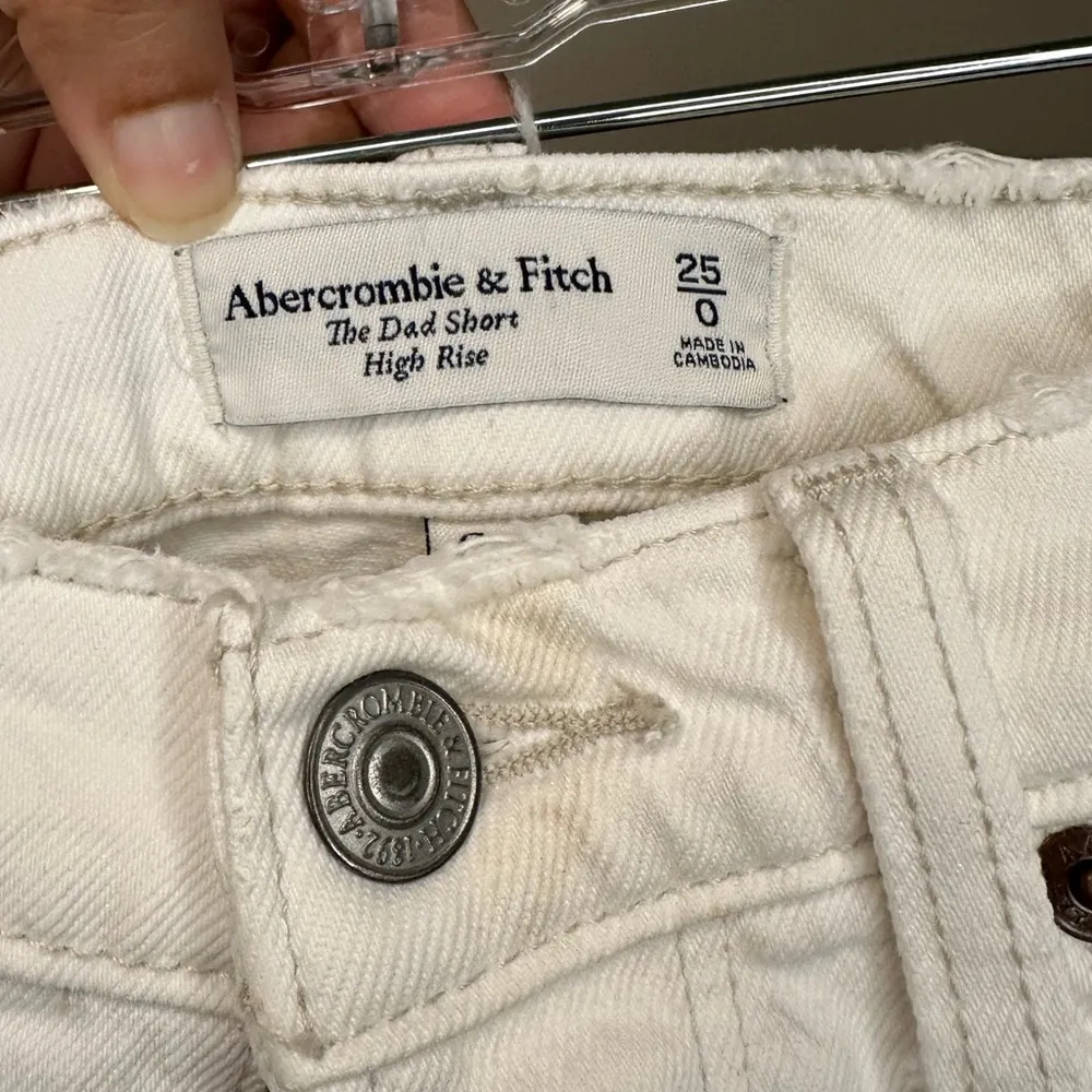 Abercrombie and Fitch The Dad High Rise White Denim Shorts Raw Hem Sz 25 - Image 7