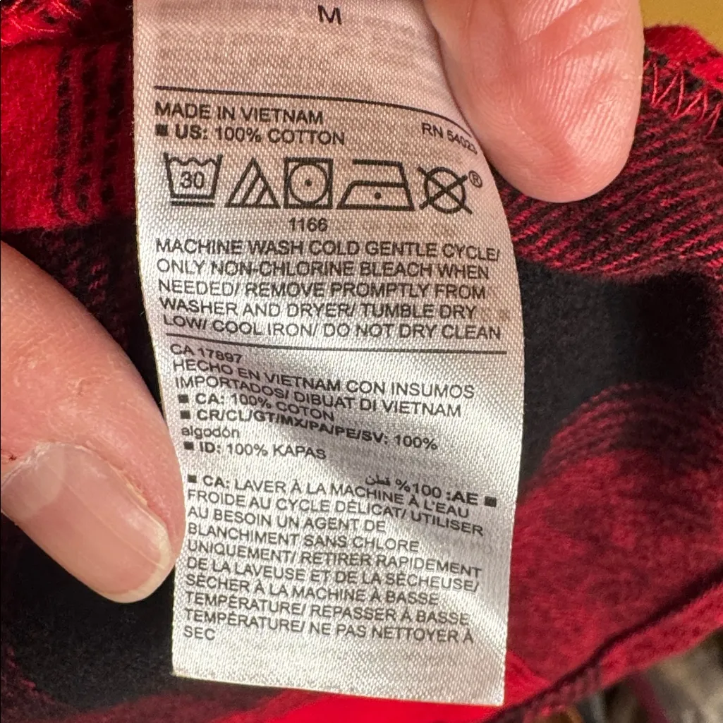 Old Navy Red and Black Buffalo Check Plaid Flannel Boyfriend Shirt Size Medium - Image 5