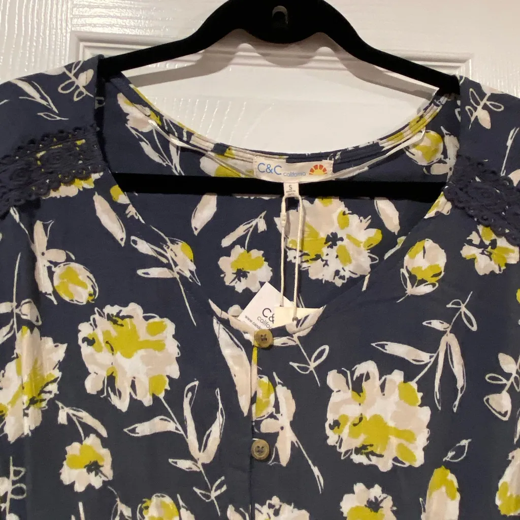 NWT C&C California Size S 3/4 Sleeve Ruffle Waist Lace Button Floral Peasant Top - Image 2