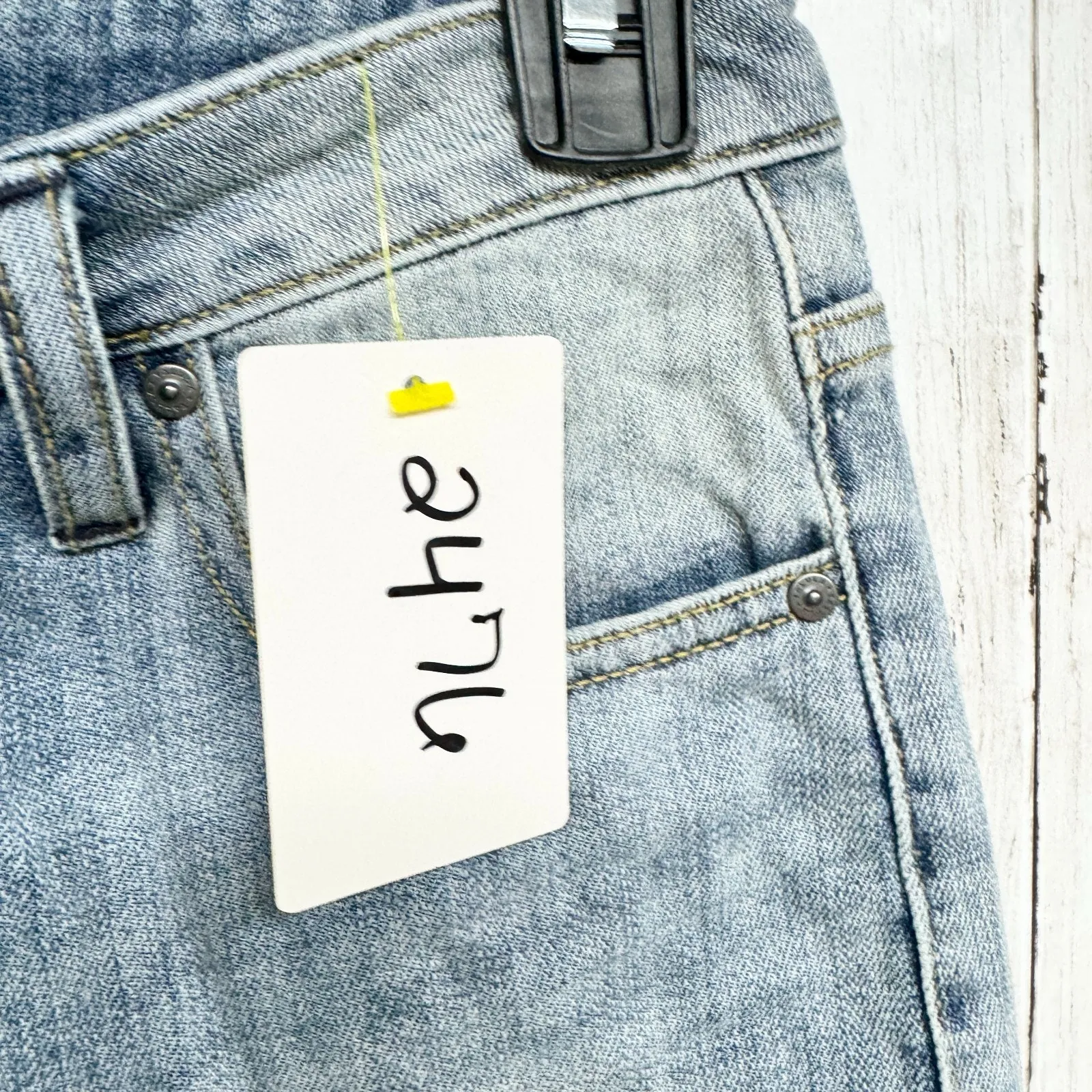 Talula Shorts Women Size 26 Light Wash Blue Denim High Rise Midi Raw Hem Zip Fly - Image 3