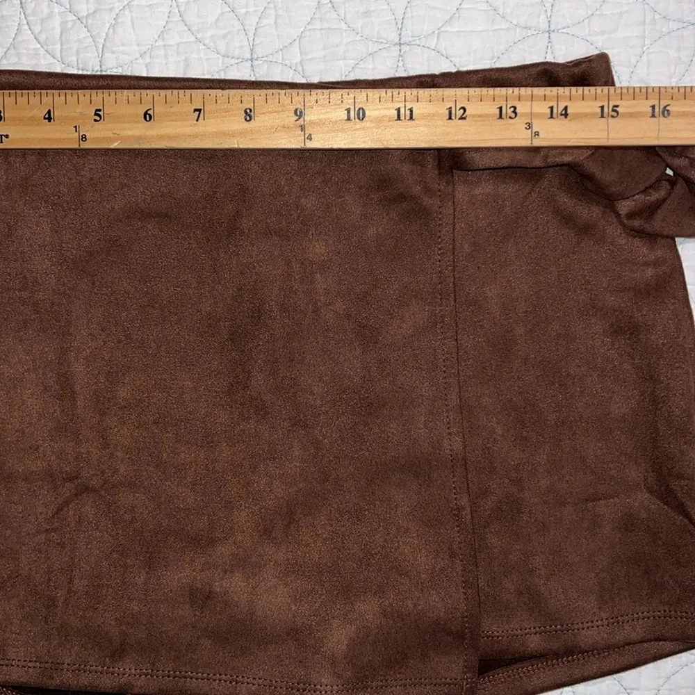 HAUTE MONDE women’s size XL wrap style feels like suede brown skort 2” inseam - Image 3