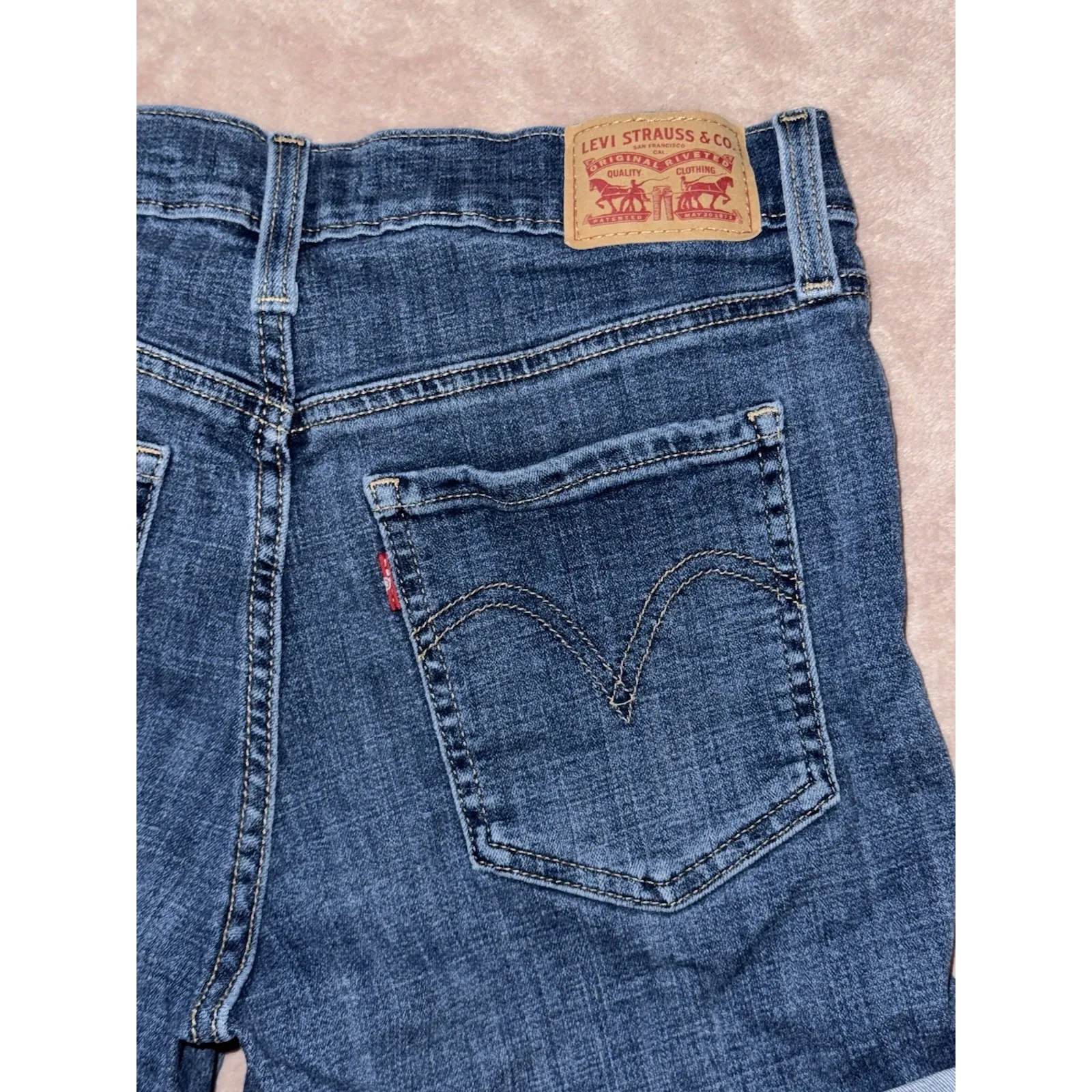 Levi's Women's Distressed Denim Mid-Length‎ Shorts Blue Casual Summer Size 29 - Image 6
