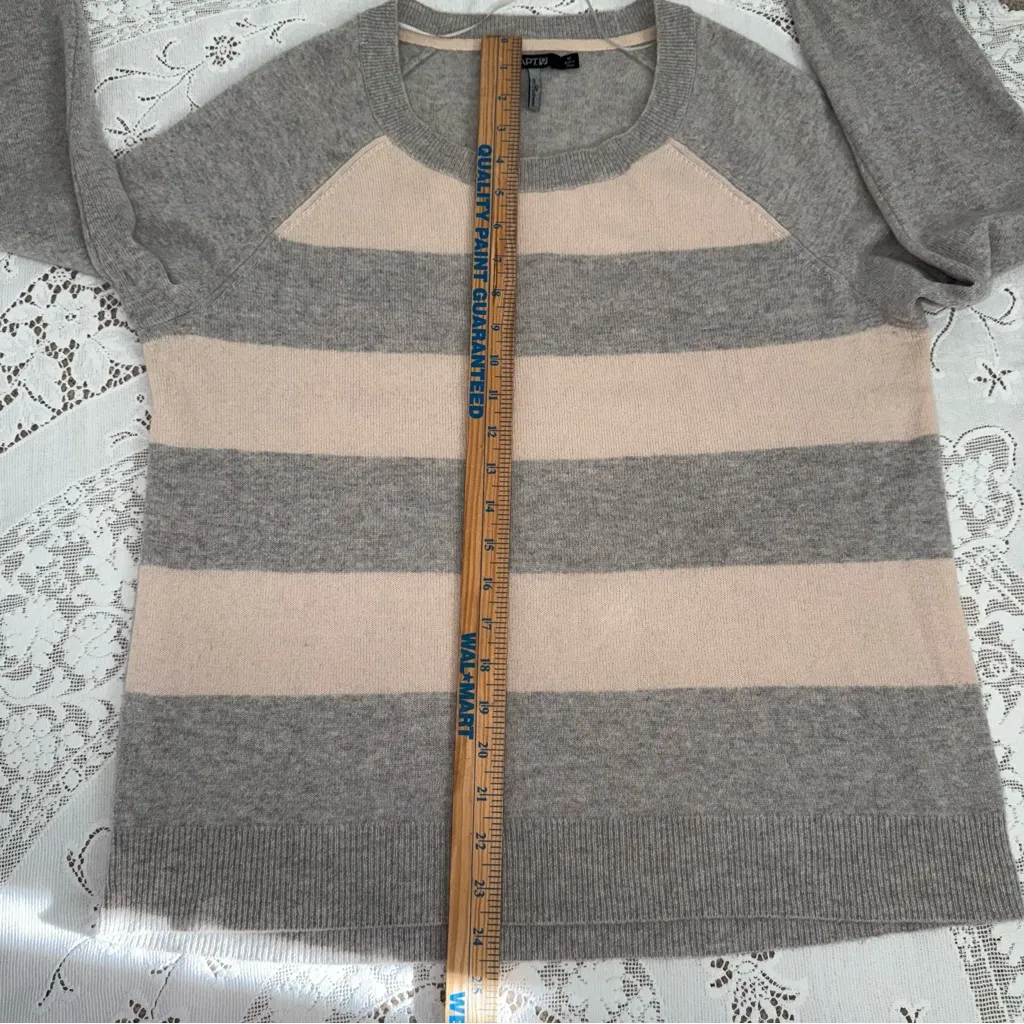 Cashmere Apt. 9 Women's Gray and pink blush Striped Crew neck Sweater Medium - Image 4