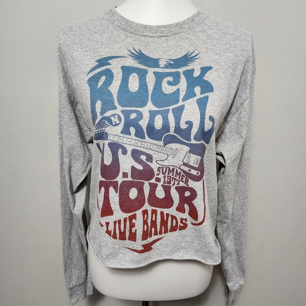 Love Tribe gray rock & roll cropped long sleeve tee size medium - Image 3