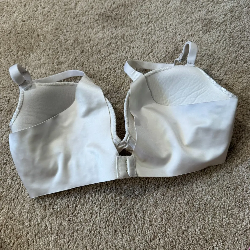 Secret Treasures Off-White Floral Lace Overlay Underwire Bra Women's Size 36C - Image 3