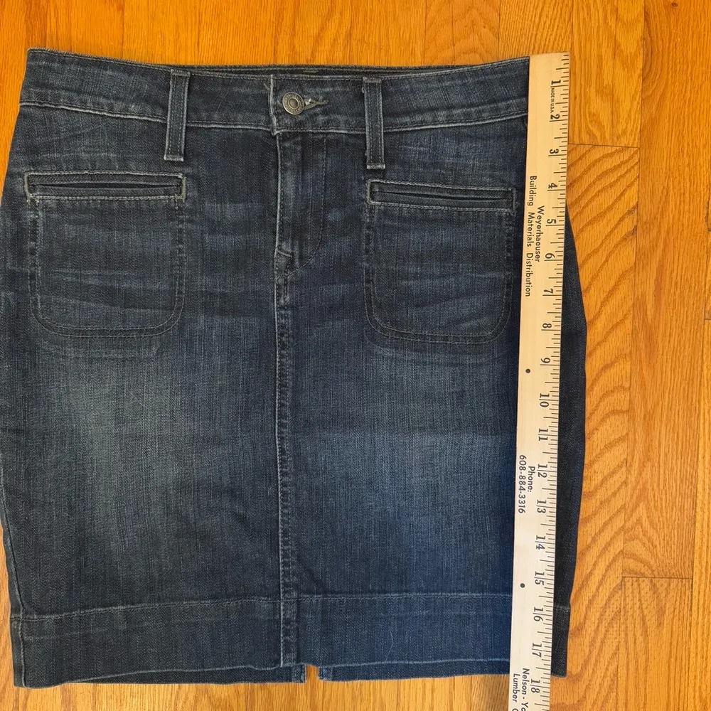 Levi’s Denim Dark Wash Skirt Women’s Size 4 - Image 22