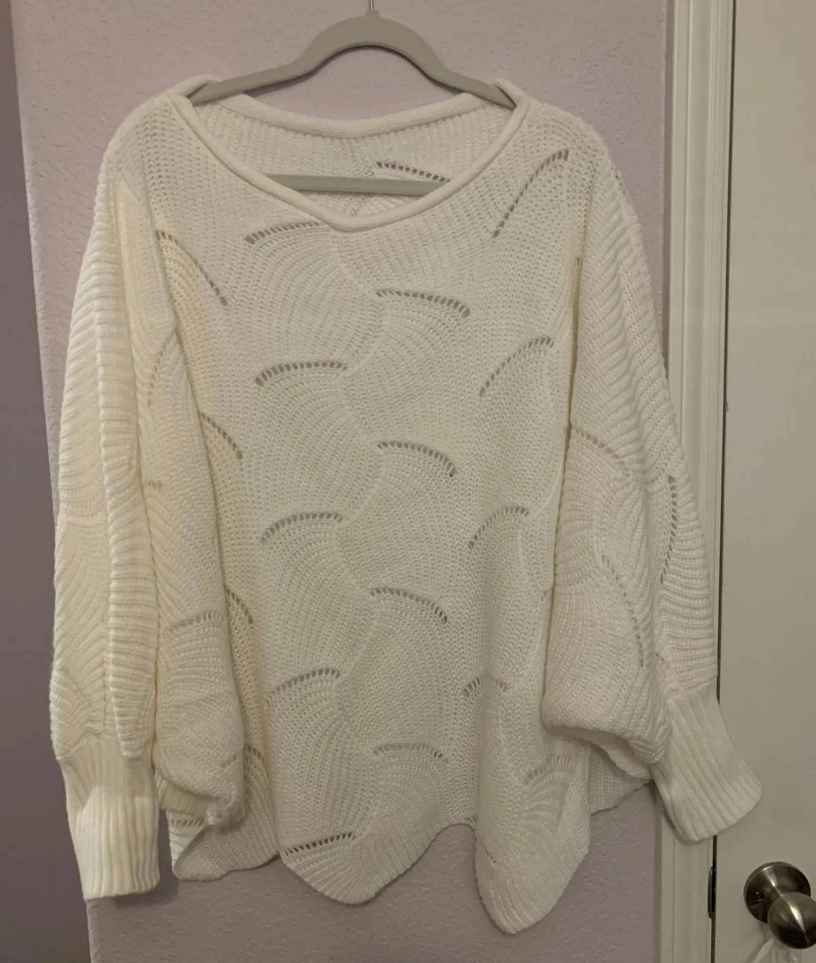Scalloped Trim White Sweater Size XL - Image 4