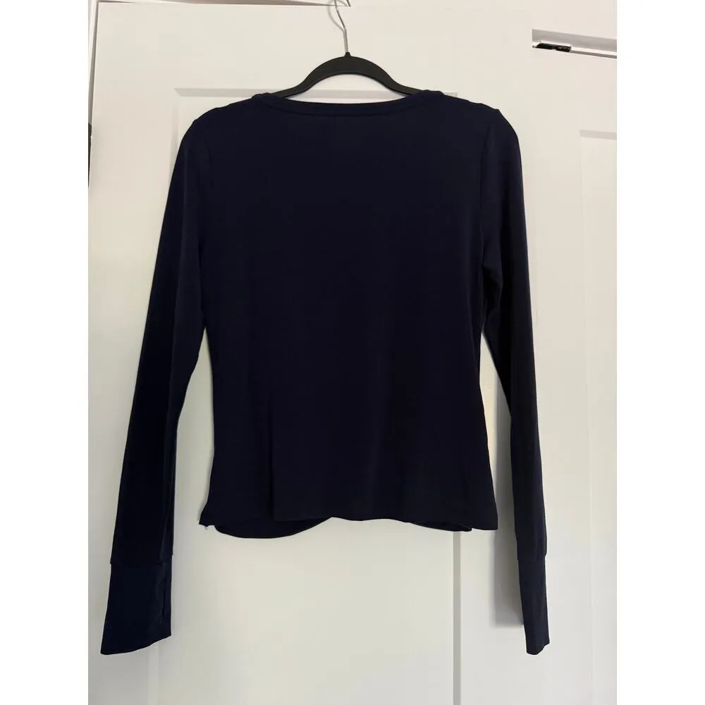 $40 GapFit Breathe Twist Front Long Sleeve Tee Tan- Navy Medium - Image 3