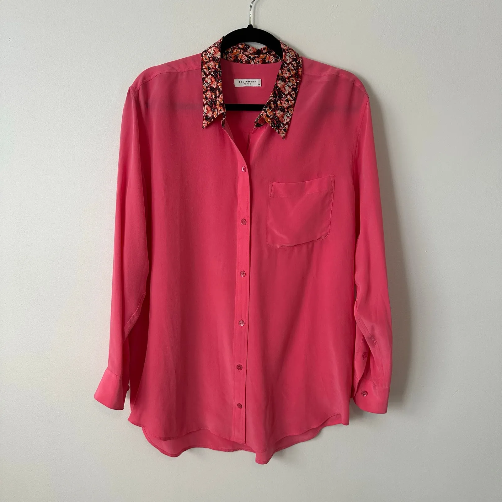 Equipment hot pink silk long sleeve button down top size M - Image 12