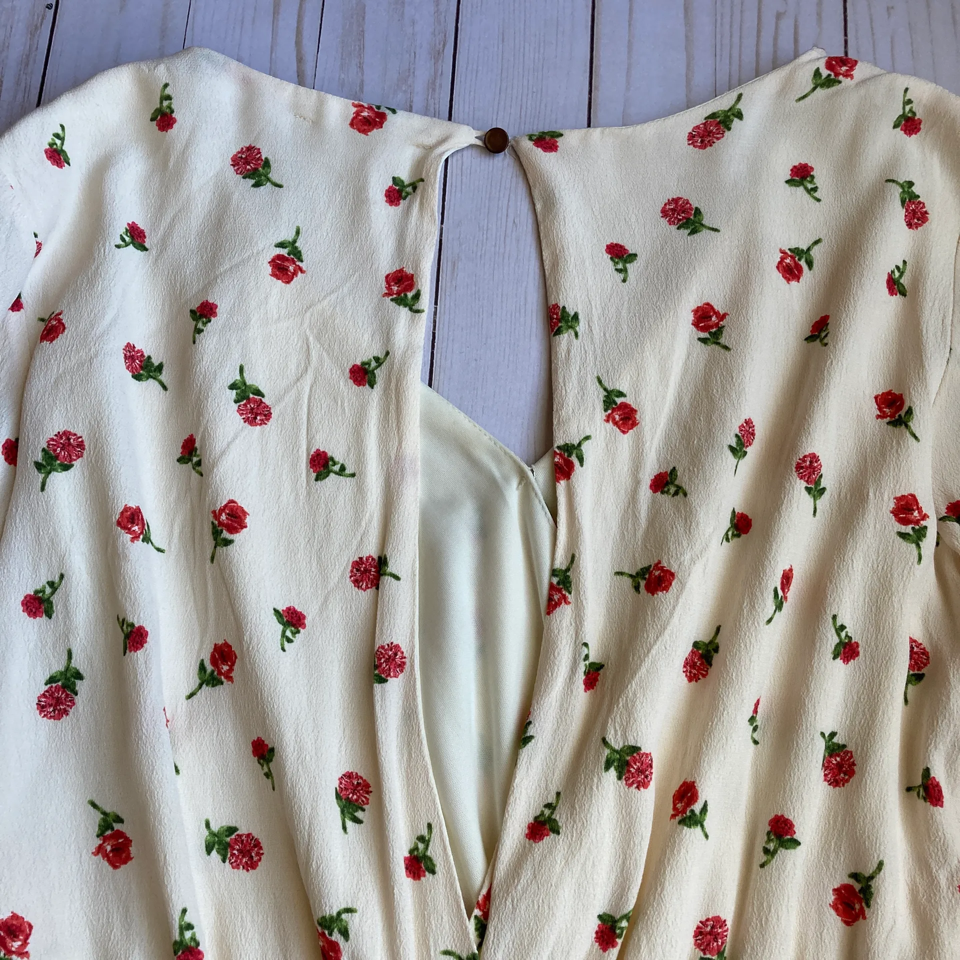 Rose Print Floral Ruffle Cream 3/4 Sleeve Romper Sz L - Image 8