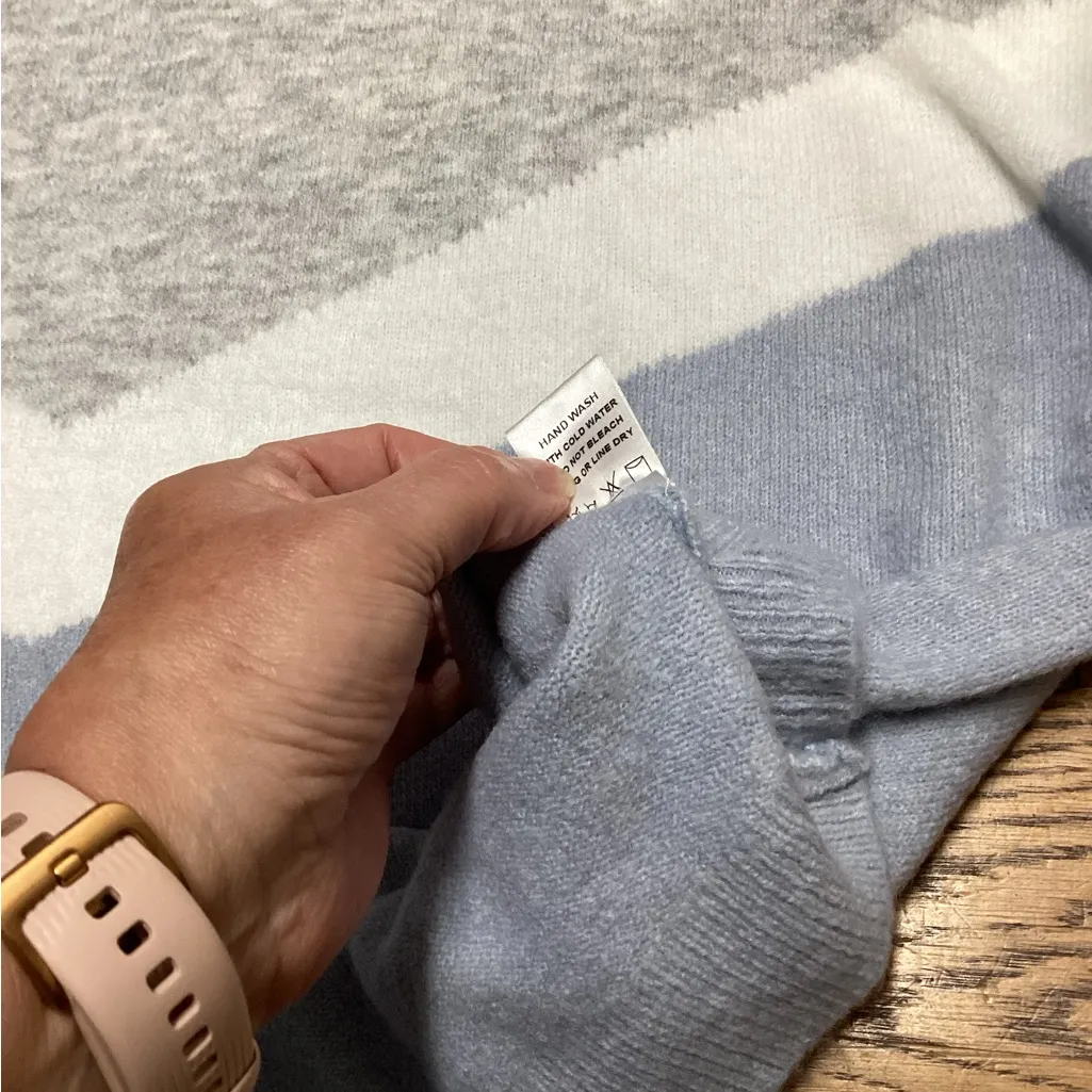 Andree by Unit Chevron Sweater. Size Large - Image 9