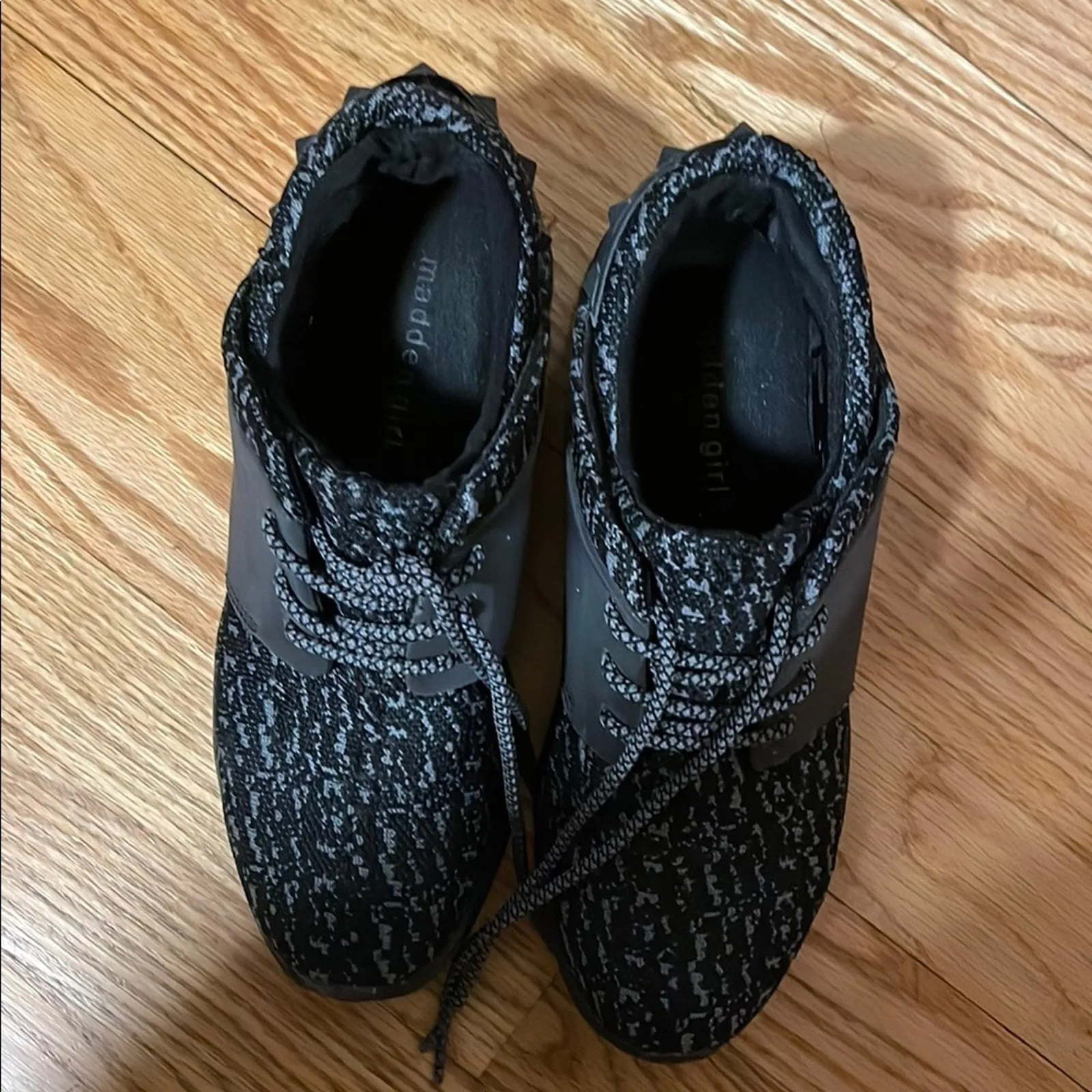 Madden Girl Airrattic low top Black and Gray Sneakers 7 - Image 3