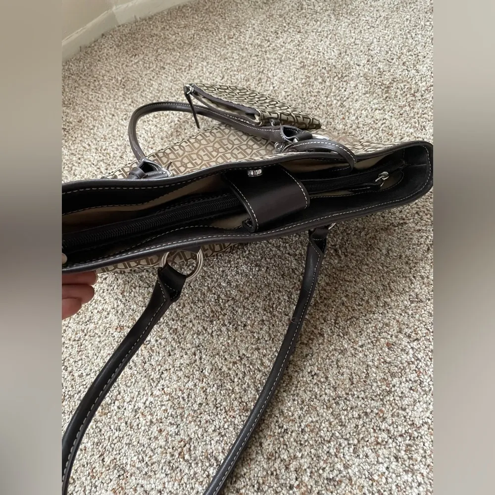 Giani Bernini Shoulder Bag With Wristlet - Image 10