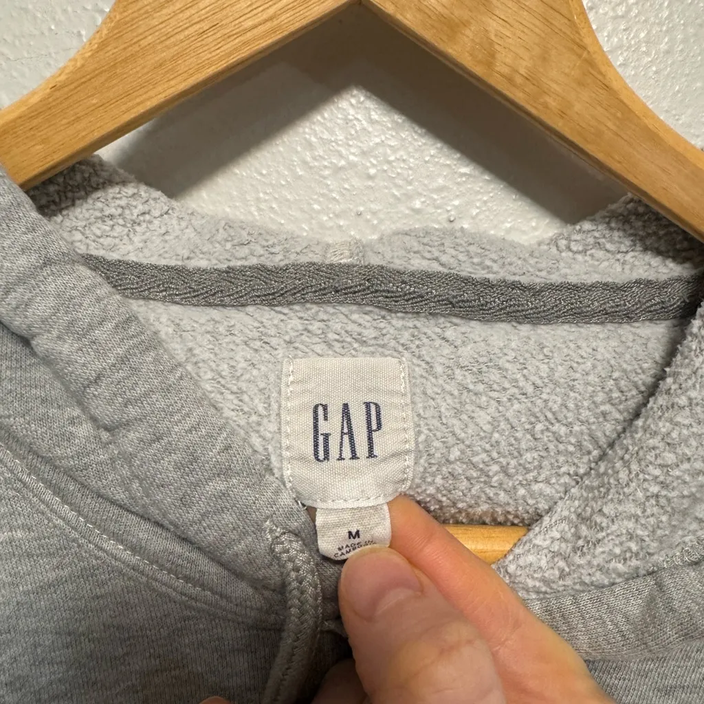 Gap  Spellout Hoodie - Size Medium - Image 2