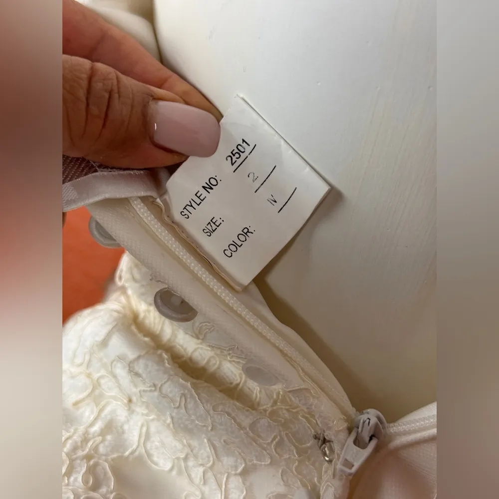 ALLURE ROMANCE Elegant White Lace Wedding Dress Size 2 - Image 11