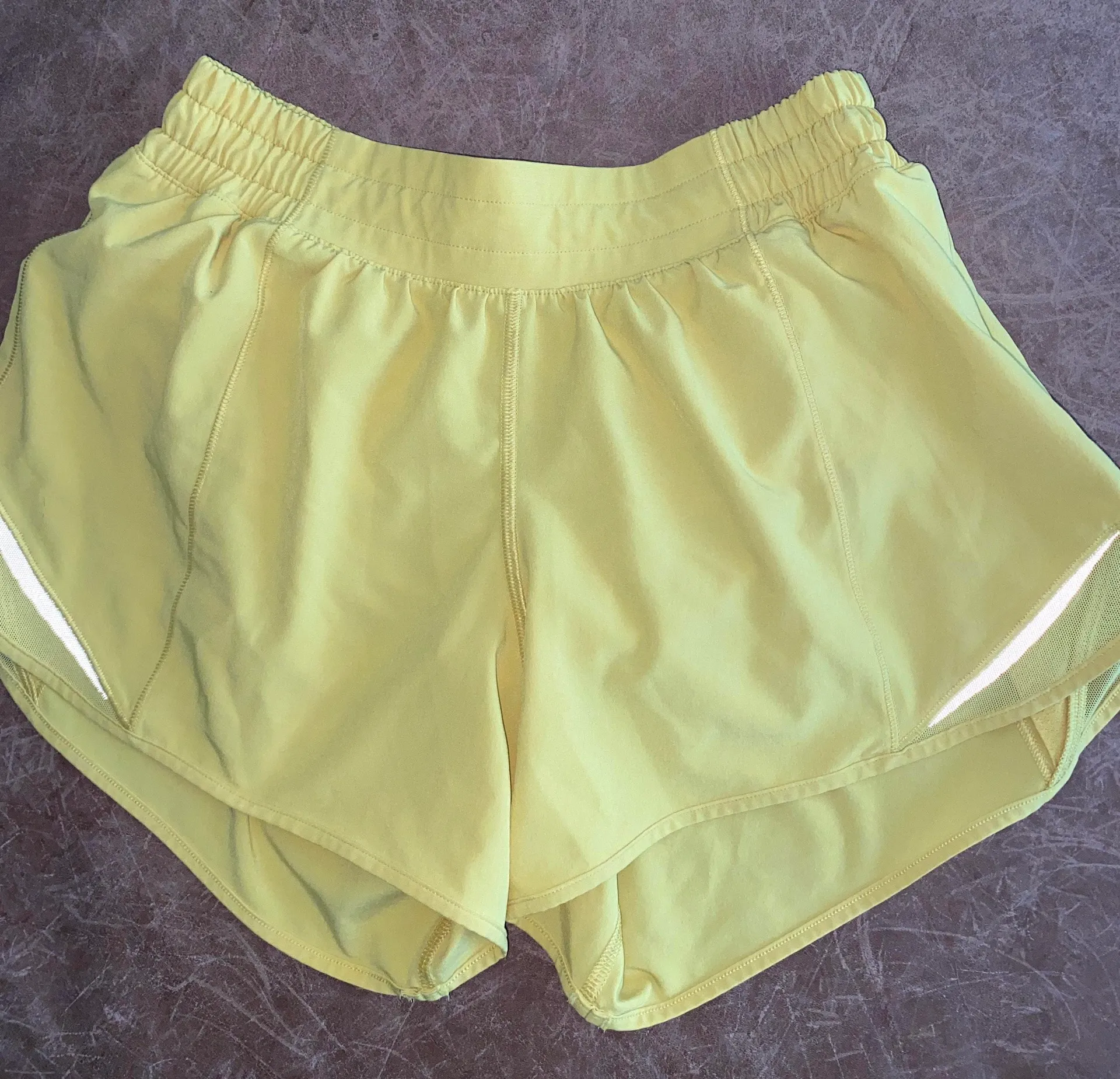 Lululemon Hotty Hot Shorts 6 Tall - Image 3
