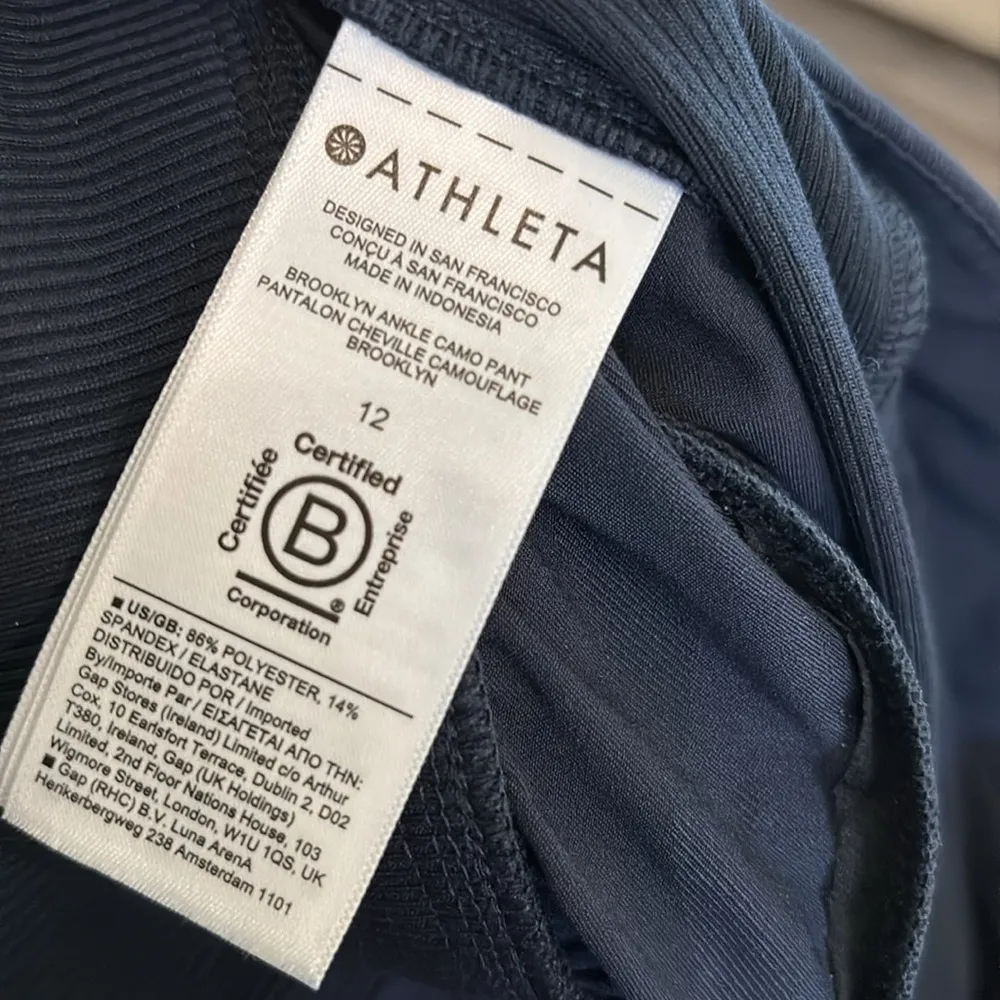 Athleta Brooklyn Ankle Camo Pant size 12 - Image 9