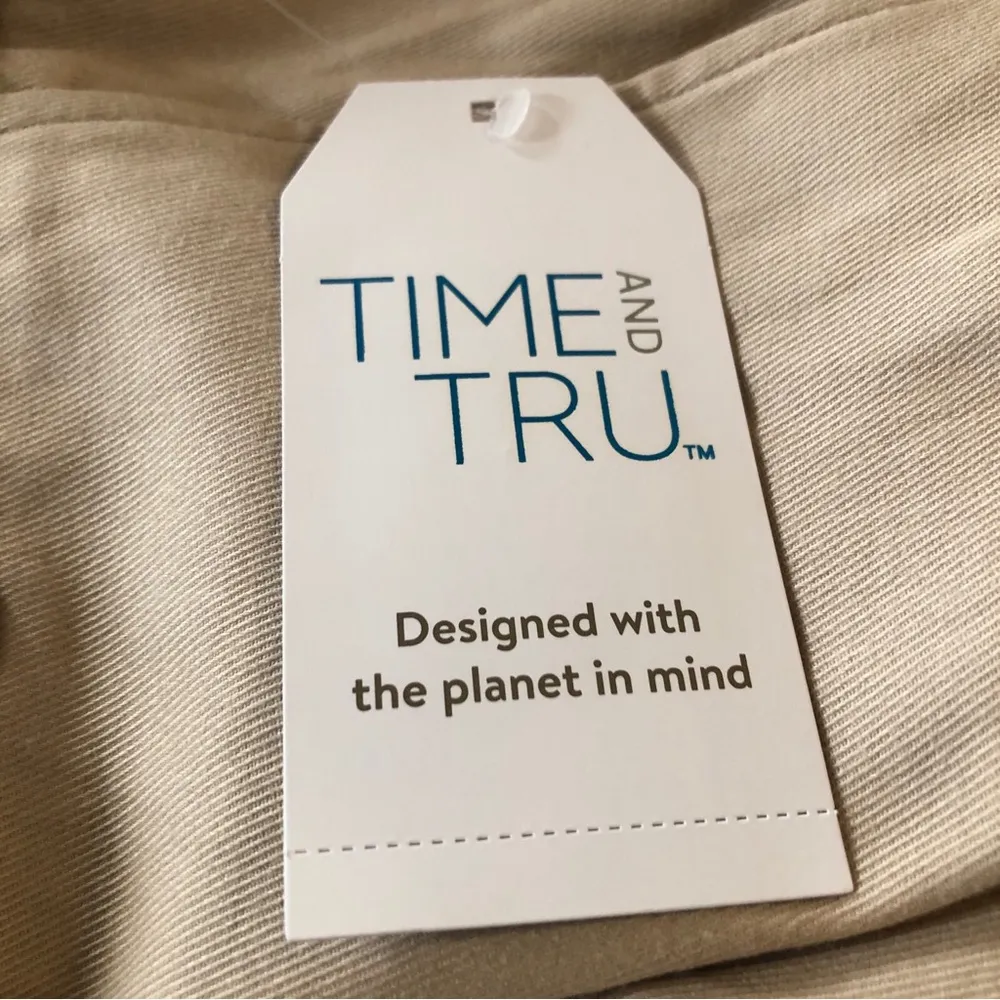 TIME and TRU Womens Cropped Pants Size 20 Beige Zipped Front Pockets New - Image 9