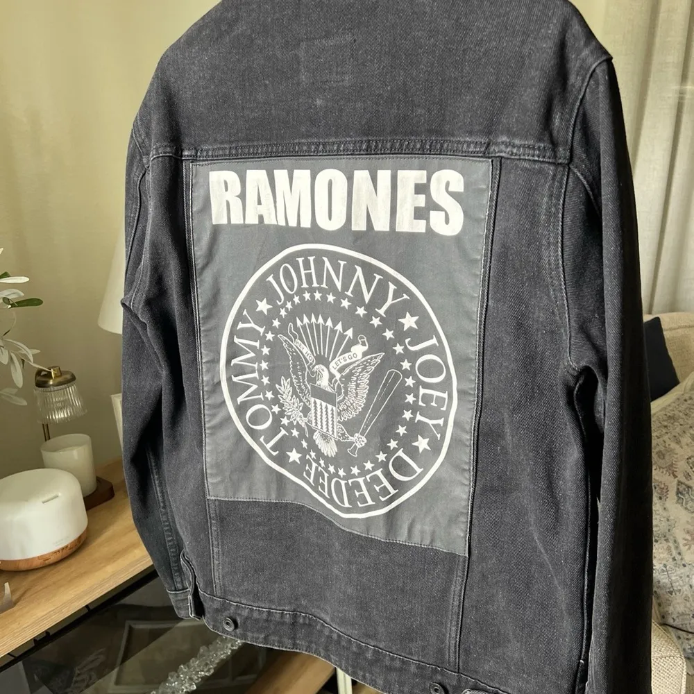 Ramones Vintage Style Black Jean Jacket Size XS - Image 4