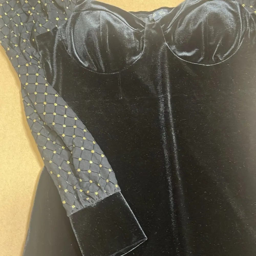 Elegant Black Bodycon Dress with Sweetheart Neckline and Bishop Sleeves Size L - Image 13