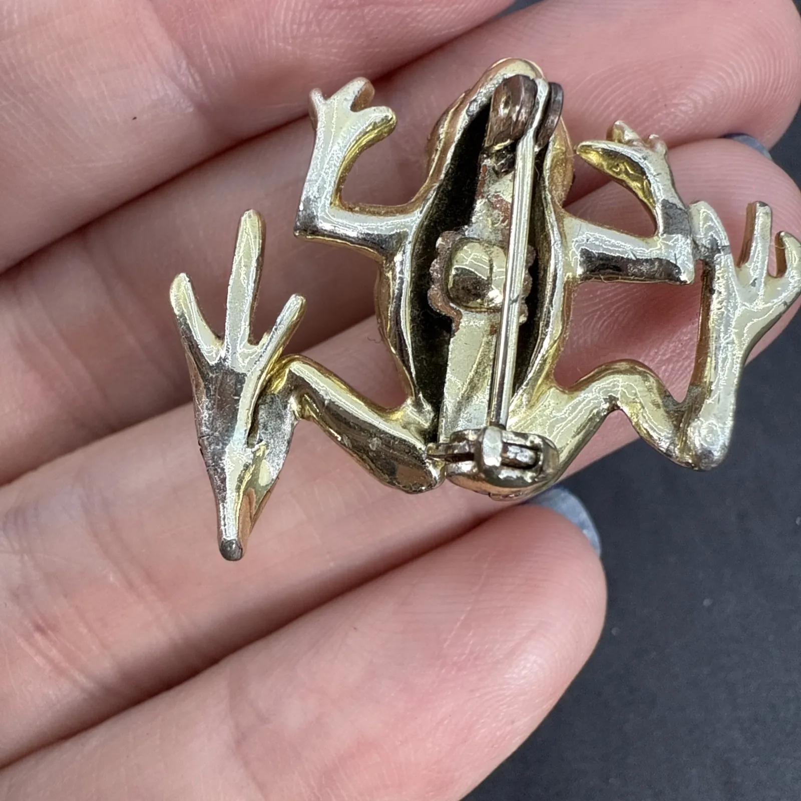 VTG Gold Tone FROG Pin Emerald Green Rhinestone Eyes - Image 9