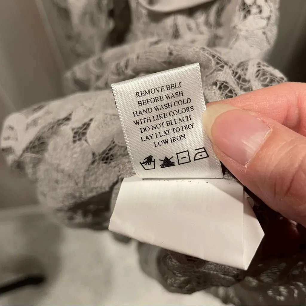 Cute gray floral lace Beyond Vintage Maternity faux wrap mini dress Size undefined - Image 5