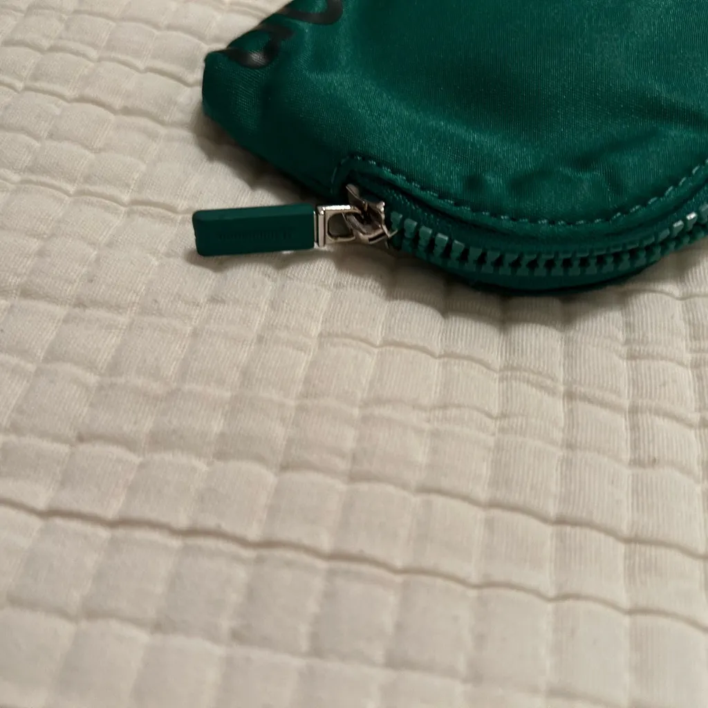 Lululemon Green Clipable Card Pouch - Image 4