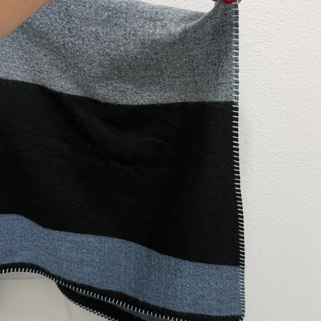 FRANCESCA'S Green Blue Color Block Shawl Poncho Acrylic Blanket Scarf RUANA - Image 5