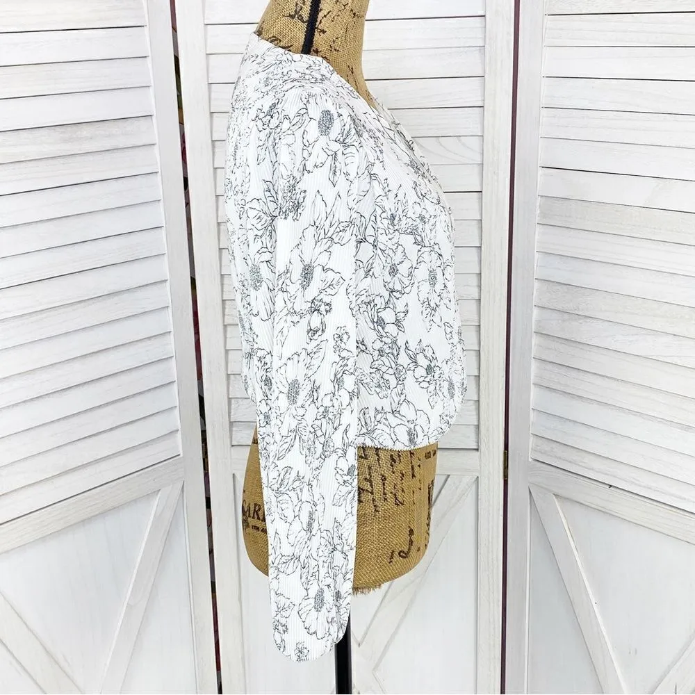 ASTR The Label Blouse Pleated Floral Faux Wrap White Black Size Small - Image 4