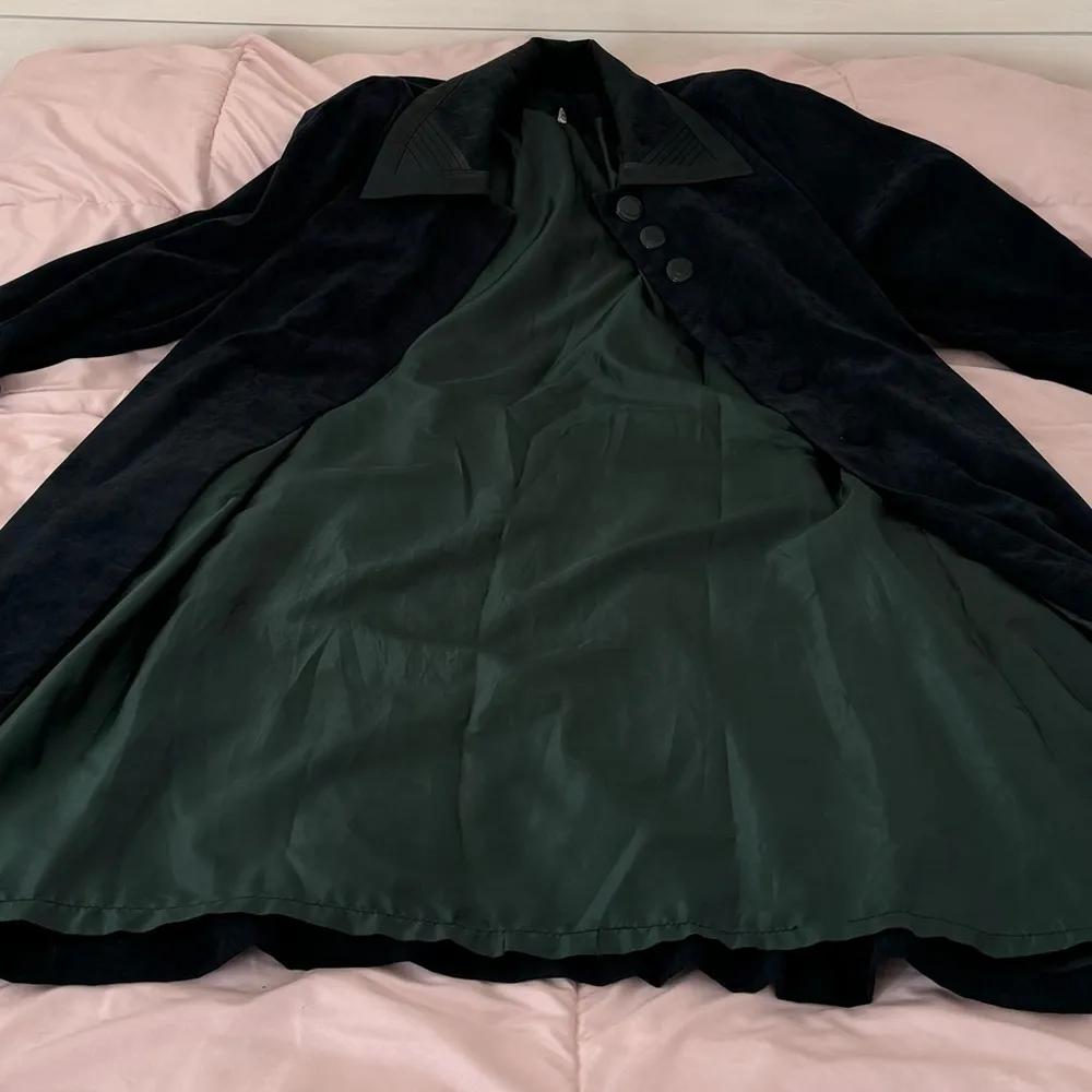 Olive green suede collared lined long trench coat with pockets size L satin trim Size L - Image 2