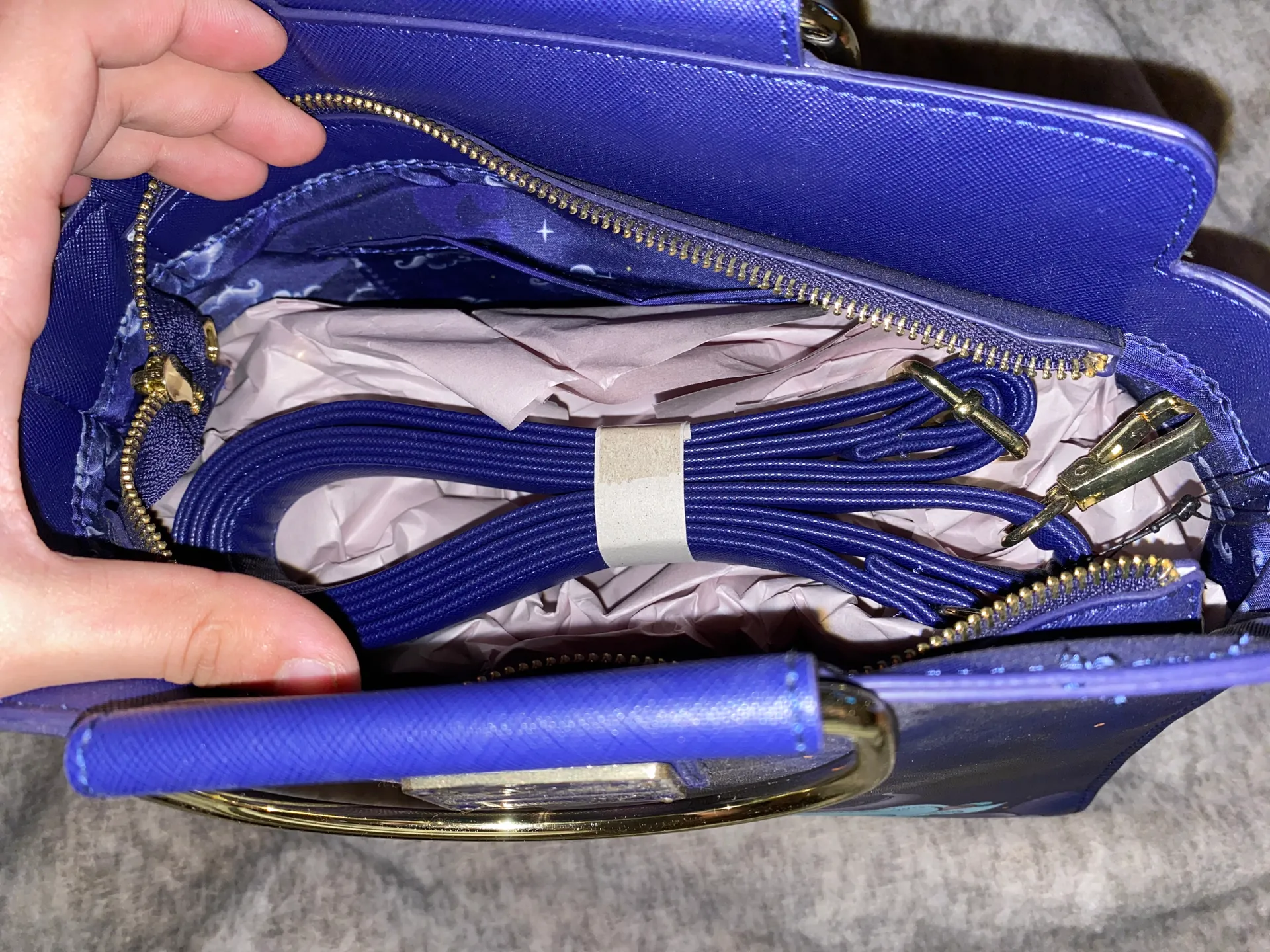 Loungefly Aladdin Crossbody - Image 3