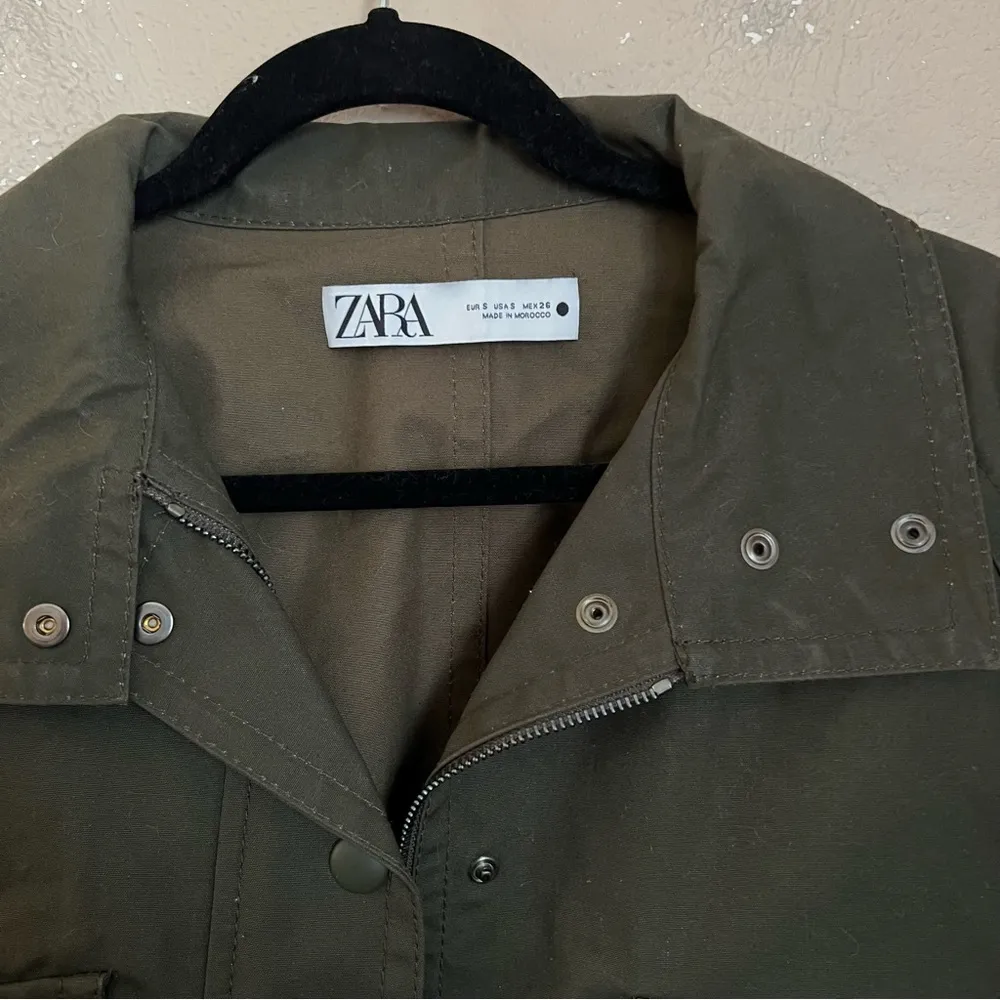 ZARA  Cropped Big Pocket Army Green Bomber Jacket Small - Image 4