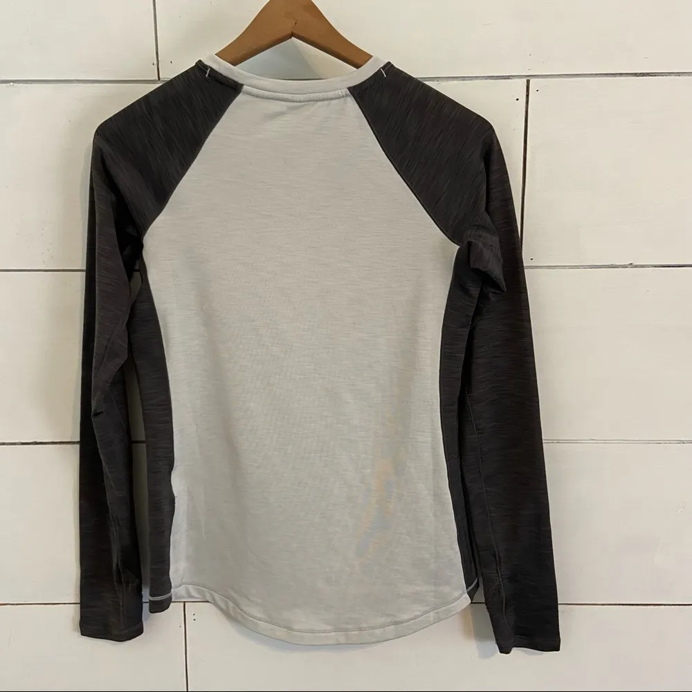 Under Armour Heat Gear Long Sleeve Base Layer. Size Small. - Image 6