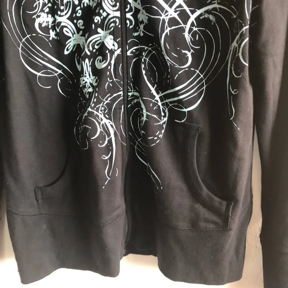 Soma Sweatshirt Casual Lightweight Full Zip Up Black w/ Blue Design Sz M EUC - Image 4