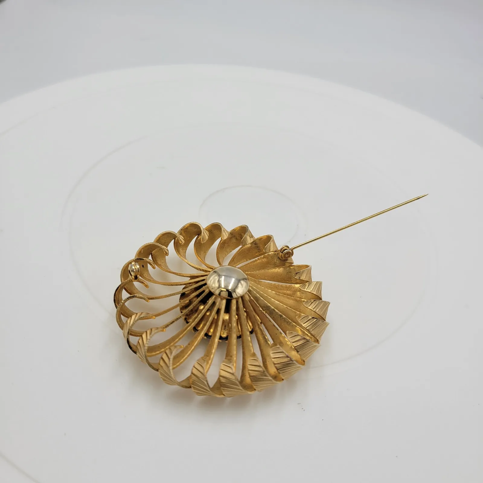 Vintage Rhinestone Pinwheel Brooch 2" Blue Green‎ Gold Tone Crown Setting Pin - Image 5