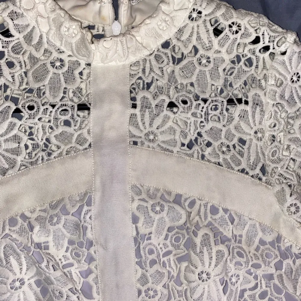 Rare  White & lilac Lace Dress Sz. 4/XS - Image 4