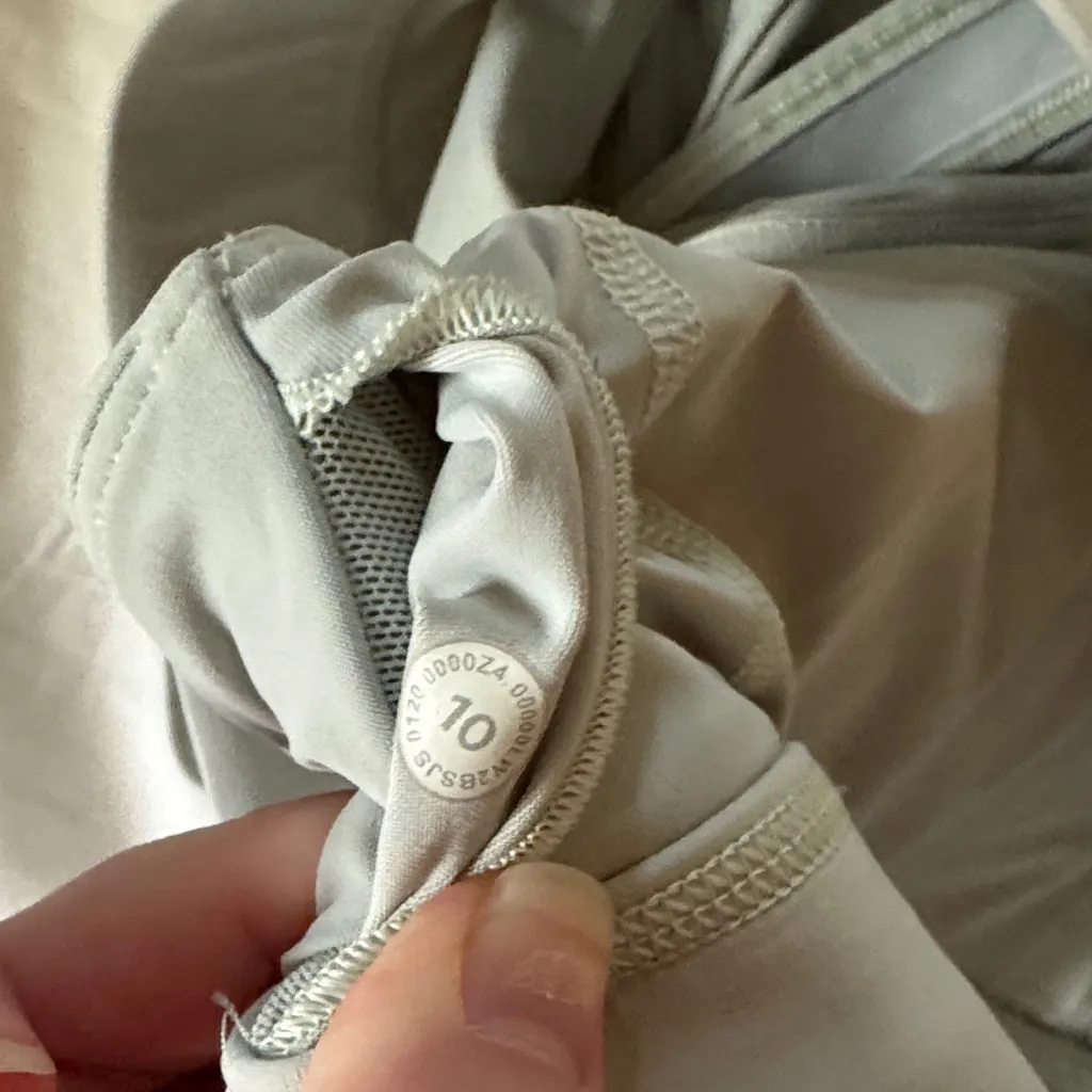 Lululemon grey sports bra - Image 3