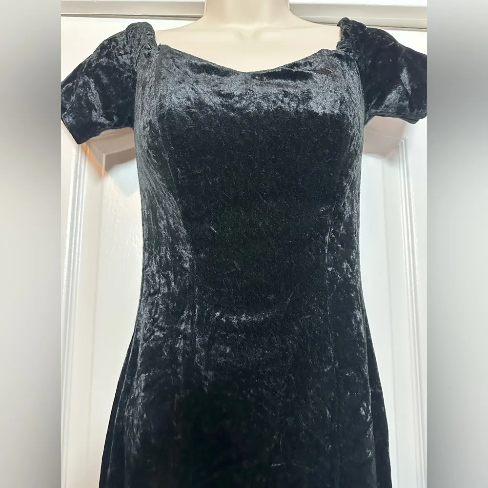 90s Vintage All That Jazz Black Velvet Short Sleeve Halter Neckline Mini Dress - Image 5