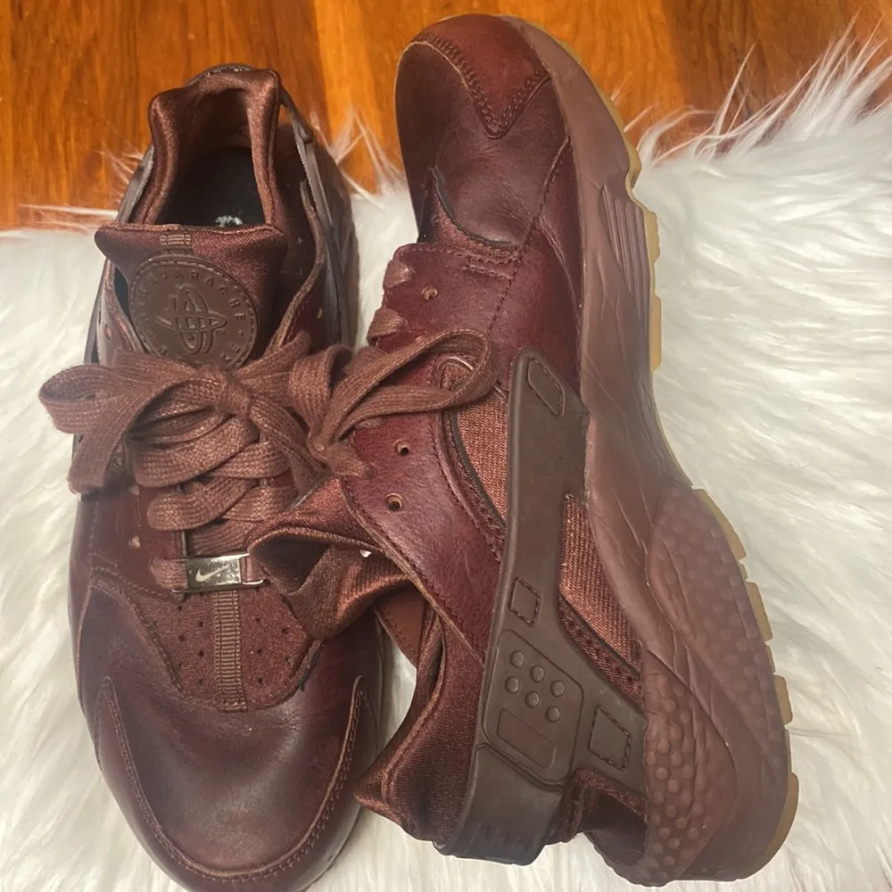 - Nike Women's Athletic Shoes - Burgundy - Image 2