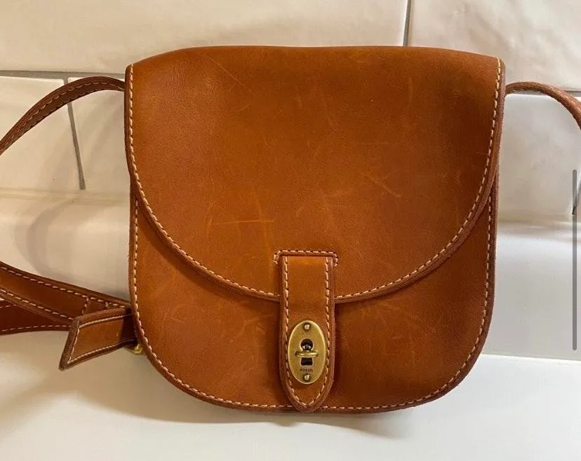 Fossil Austin Leather Saddle Small Crossbody Bag - Image 4