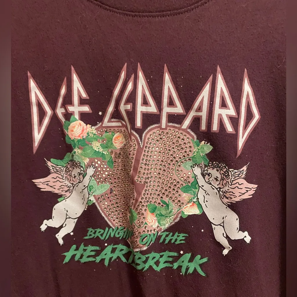 Torrid Def Leppard Womens Tee T Shirt Size 1 Bust 54” Oversized Maroon Burgundy - Image 2