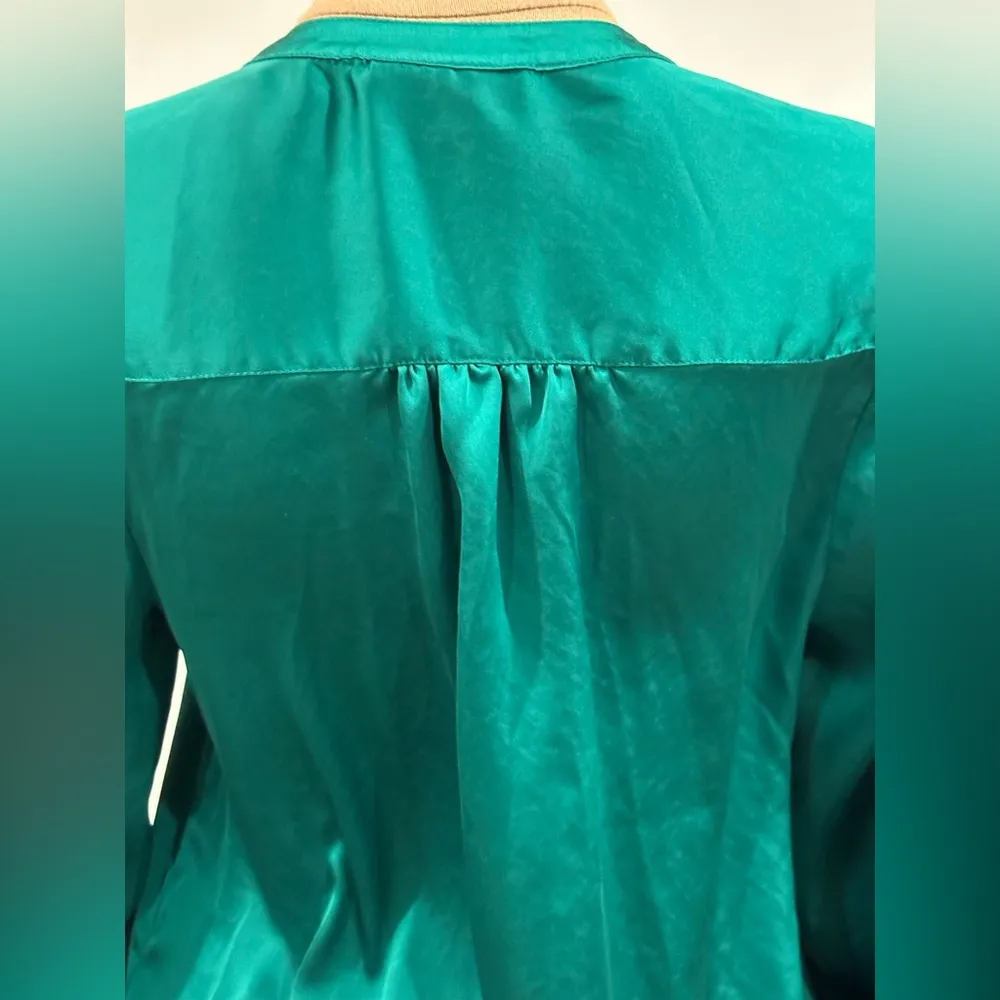 Dana Buchman Satin Emerald Green V Neck Metal Buttons & Metal Hooks Sleeve  Sz M - Image 9