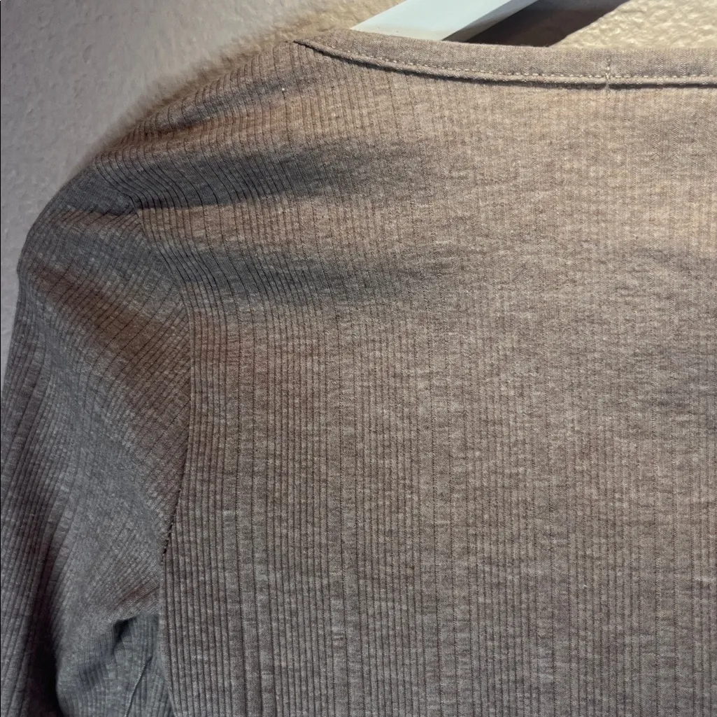 Bozzolo Women’s Cropped Henley Style Shirt Brown Taupe Size Small - Image 7