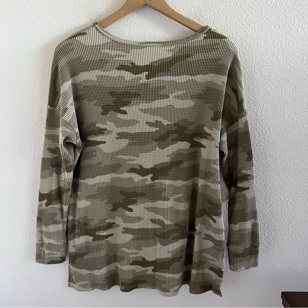 American Eagle Camo Waffle Knit Camouflaged V Neck Oversized Medium - Image 2