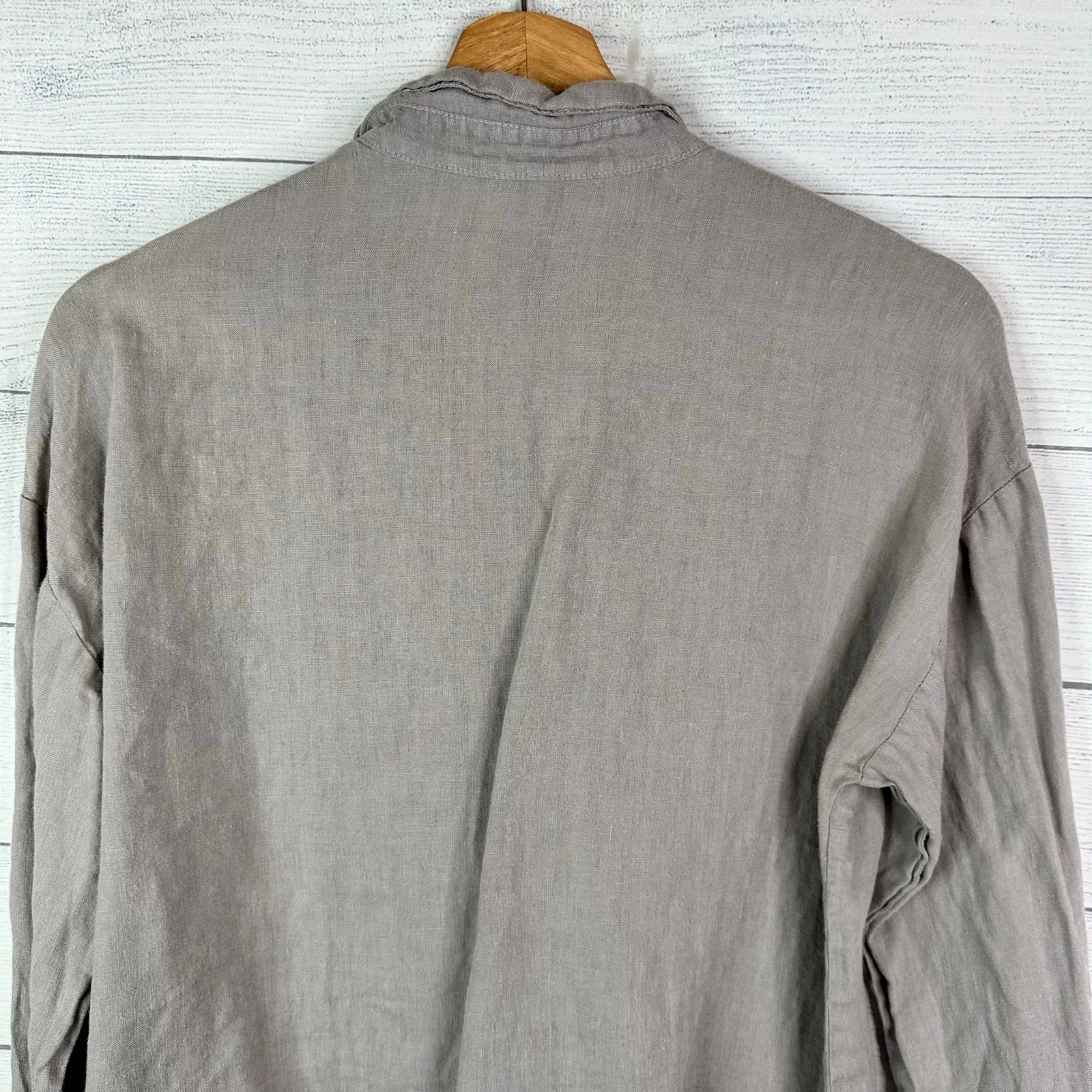 Xcvi Womens size Small Linen Roll Tab Button Down Shirt Gray - Image 6